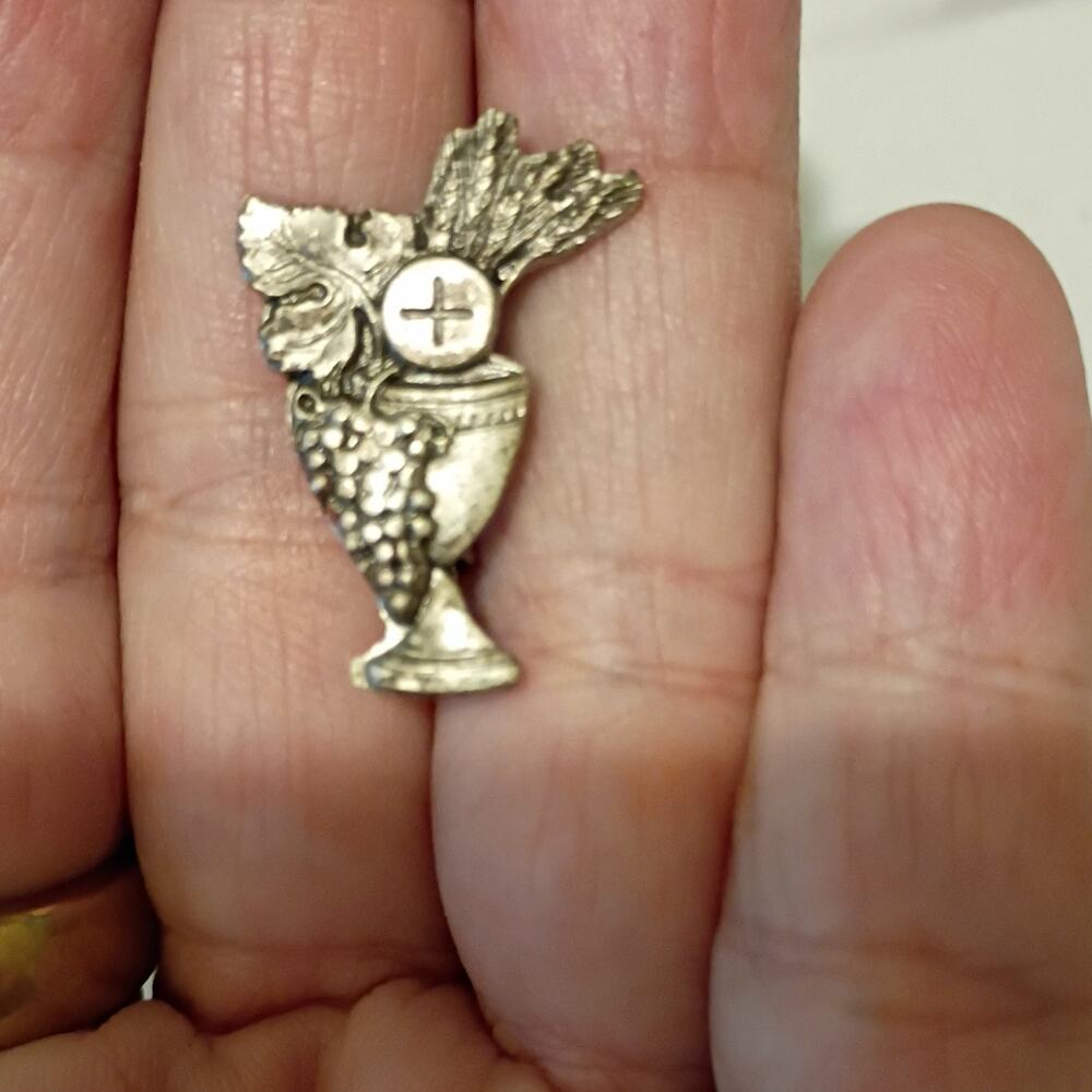 First Communion Pin Christian Symbol - Picture 4 of 4